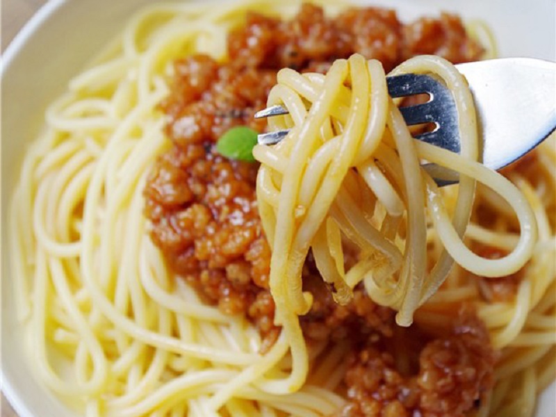 cach-lam-mi-spaghetti-sot-ca-chua-thit-lon4