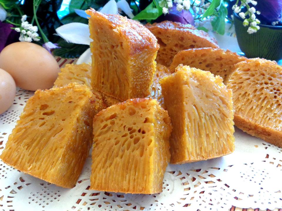 Bánh bò chín mặt cắt dọc nhiều rễ tre, mềm, dai