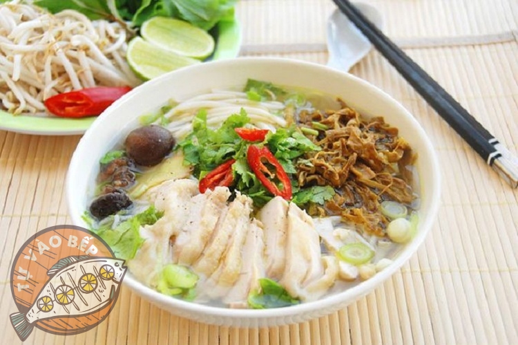 Bún vịt nấu măng khô